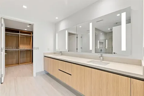 2411 Laguna Circle North Miami FL 33181
