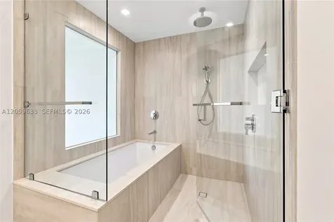 2411 Laguna Circle North Miami FL 33181