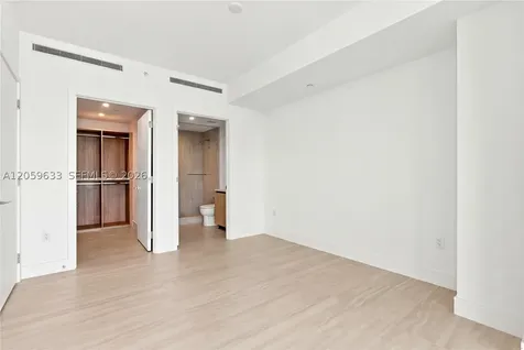 2411 Laguna Circle North Miami FL 33181