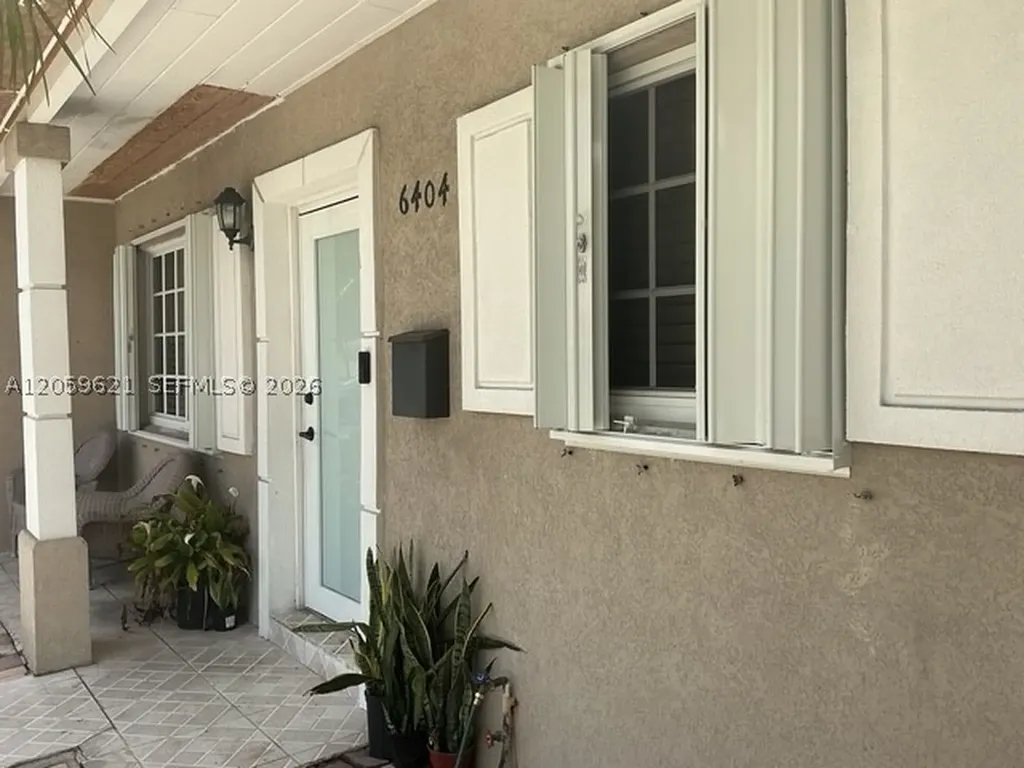 6404 Grant Court Hollywood FL 33024