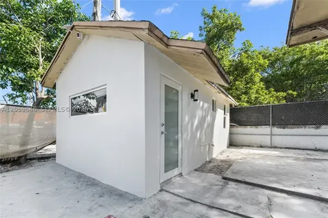 129 SW 9th Avenue Miami FL 33130