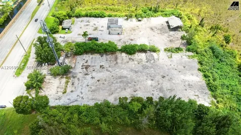 90 NW 137th Avenue Miami FL 33182