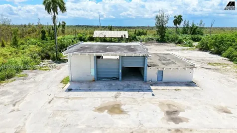 90 NW 137th Avenue Miami FL 33182