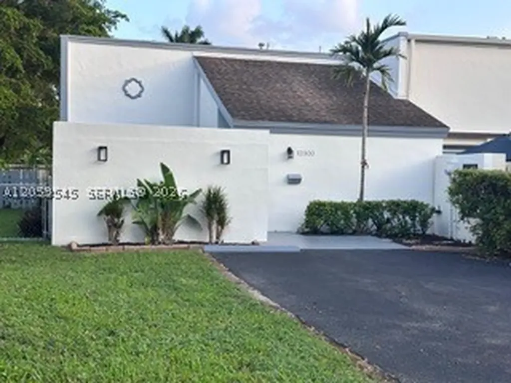12300 SW 18 Te Miami FL 33175