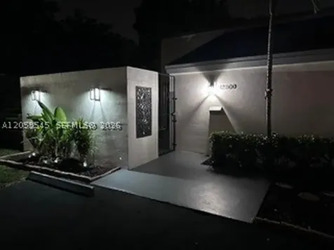 12300 SW 18 Te Miami FL 33175