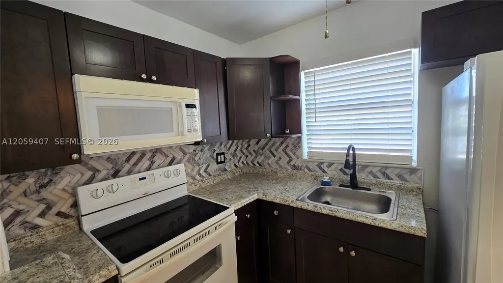 2801 NE 49th Street Fort Lauderdale FL 33308
