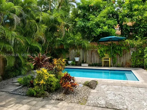 2954 Whitehead Street Miami FL 33133