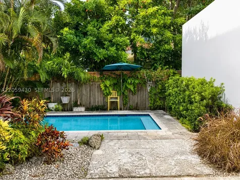 2954 Whitehead Street Miami FL 33133