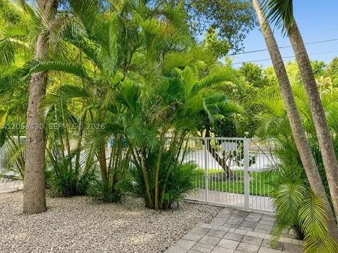 2954 Whitehead Street Miami FL 33133