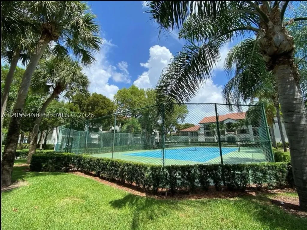 540 S Park Road Hollywood FL 33021