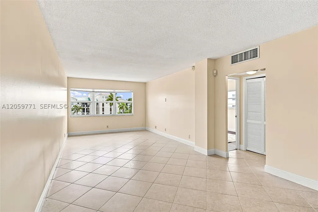 2555 NE 11 Street Fort Lauderdale FL 33304