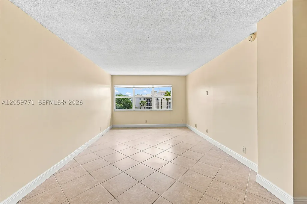 2555 NE 11 Street Fort Lauderdale FL 33304