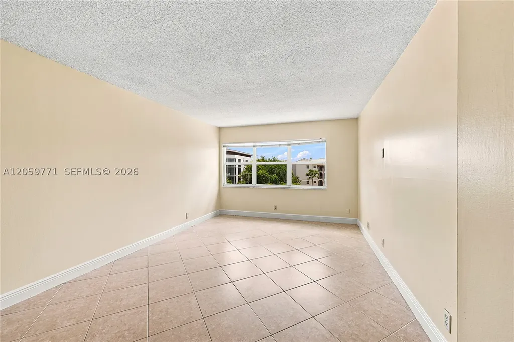 2555 NE 11 Street Fort Lauderdale FL 33304