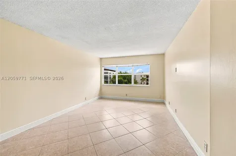 2555 NE 11 Street Fort Lauderdale FL 33304