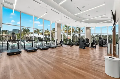 2411 Laguna Circle North Miami FL 33181