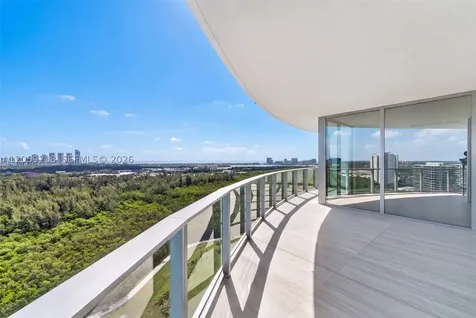 2411 Laguna Circle North Miami FL 33181