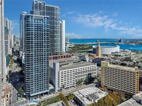 121 NE 5th Street Miami FL 33132