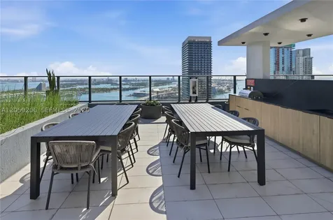 121 NE 5th Street Miami FL 33132