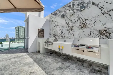 1611 SW 2nd Avenue Miami FL 33129