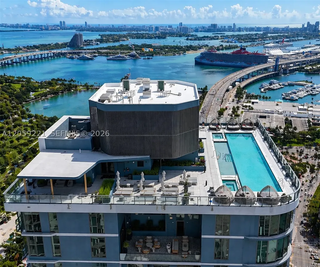 121 NE 5th Street Miami FL 33132