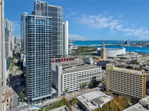 121 NE 5th Street Miami FL 33132