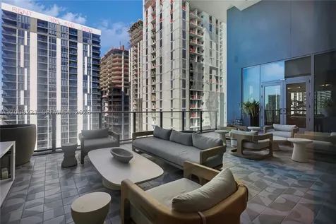 121 NE 5th Street Miami FL 33132