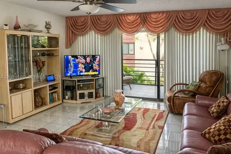 20851 San Simeon Way Miami FL 33179