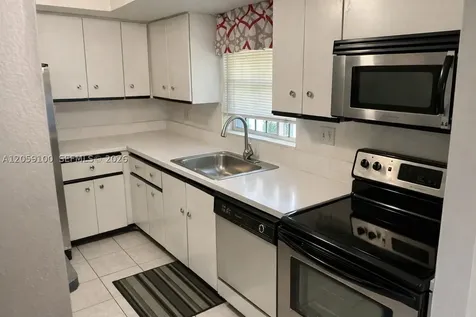 20851 San Simeon Way Miami FL 33179