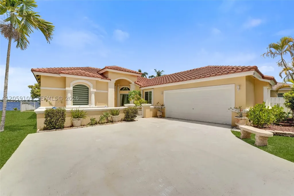 2339 NW 195th Avenue Pembroke Pines FL 33029