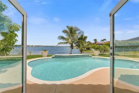 2339 NW 195th Avenue Pembroke Pines FL 33029