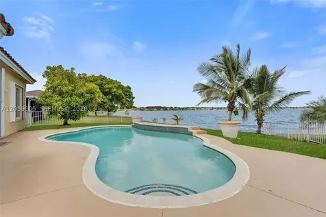 2339 NW 195th Avenue Pembroke Pines FL 33029