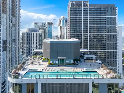 121 NE 5th Street Miami FL 33132