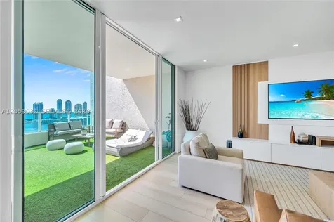 3330 NE 190th Street Aventura FL 33180
