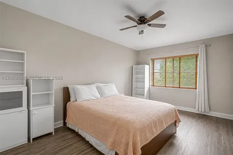 8290 Lake Drive Doral FL 33166