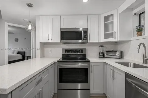 8290 Lake Drive Doral FL 33166