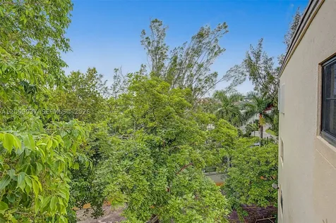 8290 Lake Drive Doral FL 33166