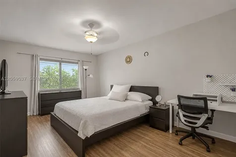 8290 Lake Drive Doral FL 33166