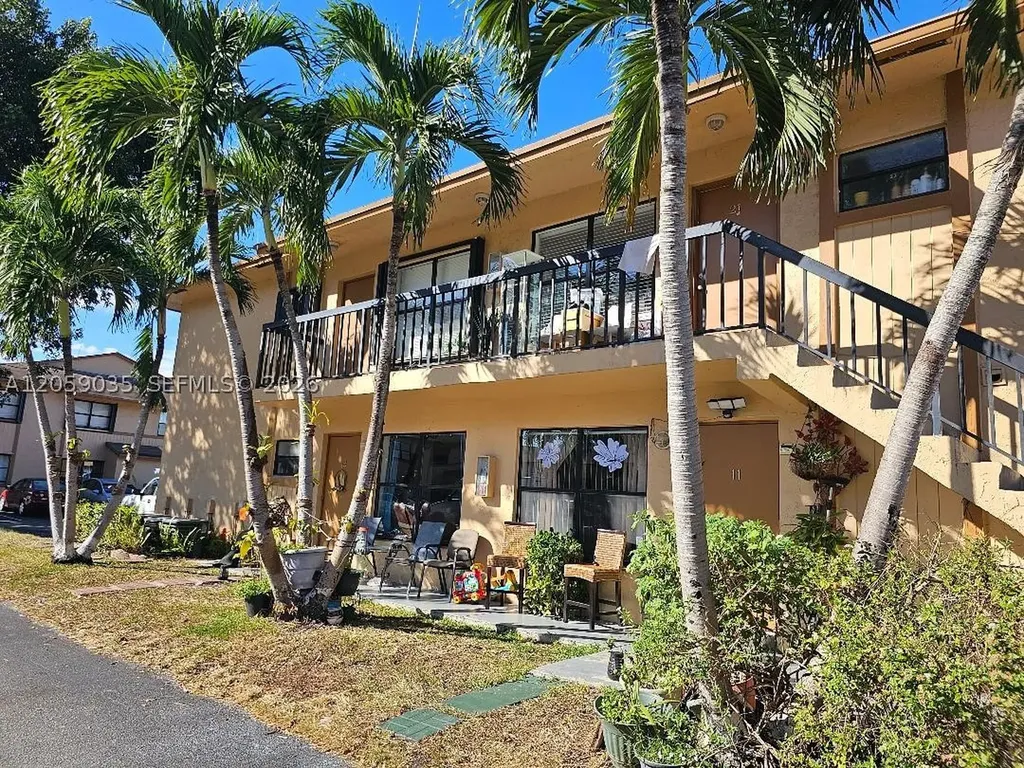 2505 W 67th Place Hialeah FL 33016
