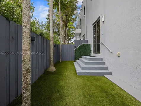 5864 SW 74th Terrace South Miami FL 33143