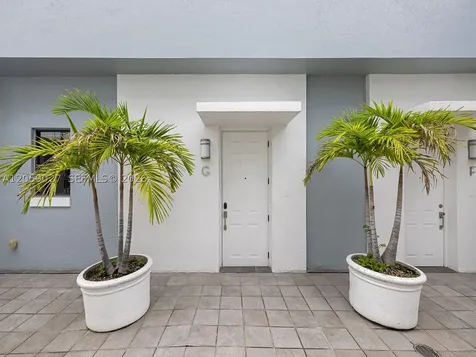 5864 SW 74th Terrace South Miami FL 33143