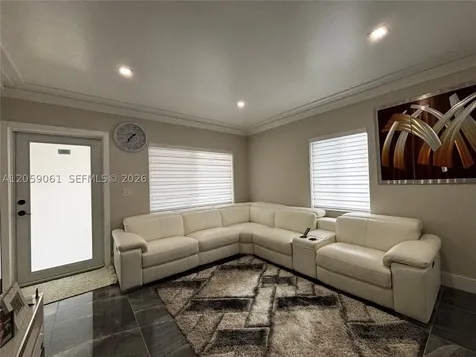 1043 NW 33rd Street Miami FL 33127