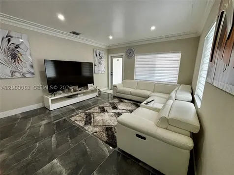 1043 NW 33rd Street Miami FL 33127