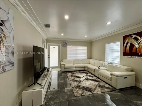 1043 NW 33rd Street Miami FL 33127