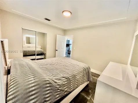 1043 NW 33rd Street Miami FL 33127