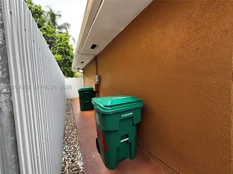 1043 NW 33rd Street Miami FL 33127