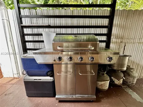 1043 NW 33rd Street Miami FL 33127