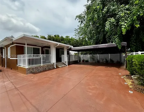 1043 NW 33rd Street Miami FL 33127