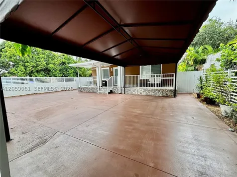 1043 NW 33rd Street Miami FL 33127