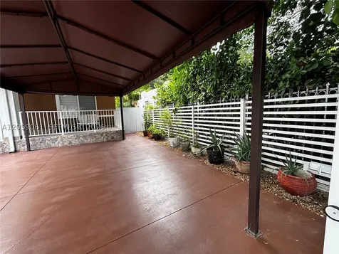 1043 NW 33rd Street Miami FL 33127