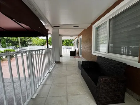 1043 NW 33rd Street Miami FL 33127